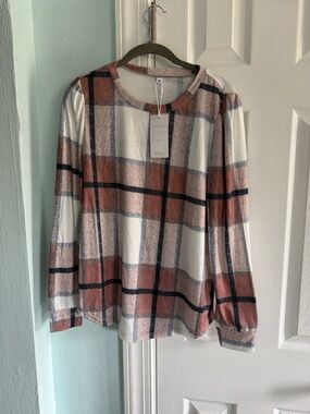 Plaid Long-Sleeve Women’s Top in Rust and Ivory